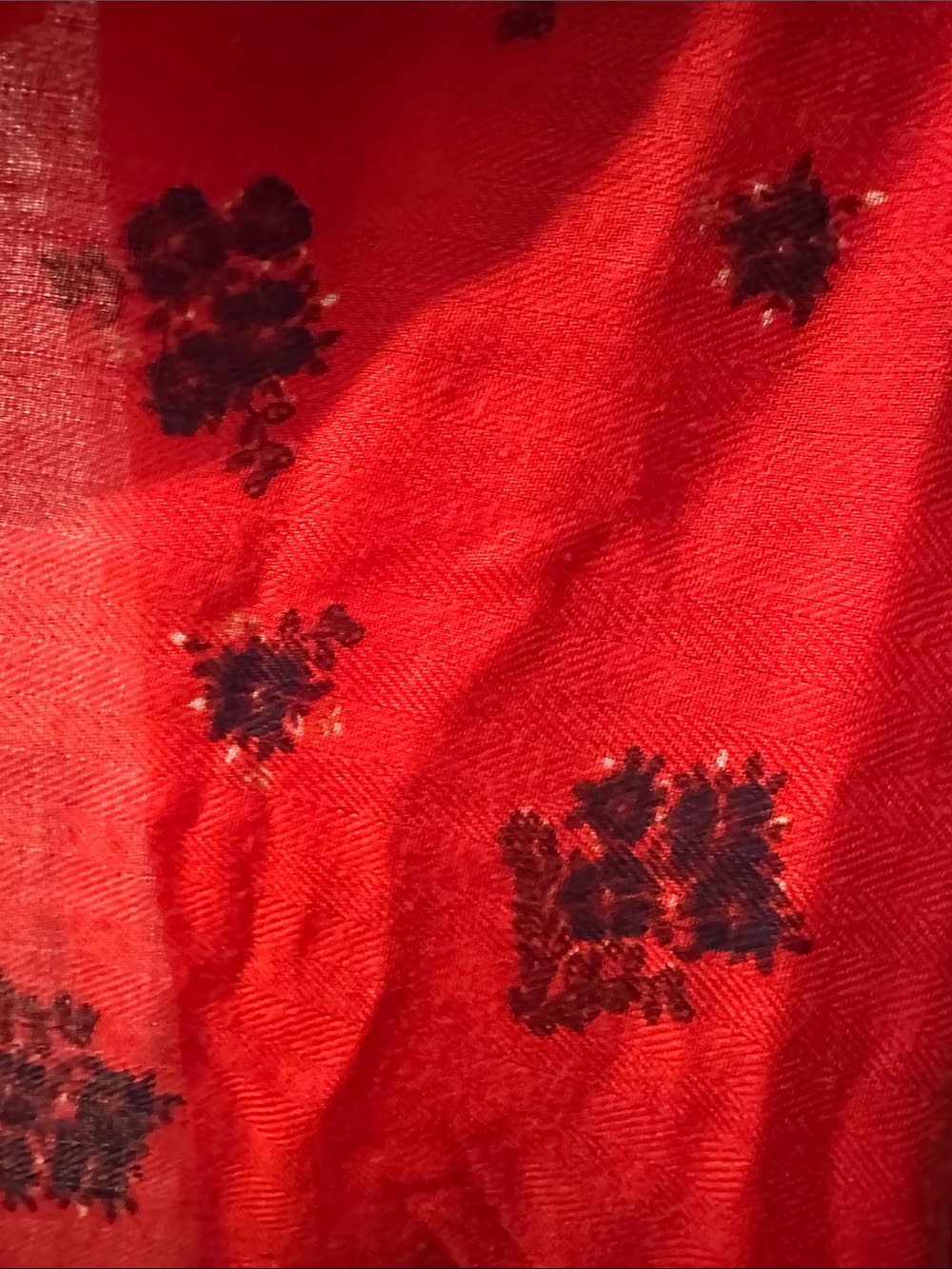 Red Patterned Scarf - Picture 3 of 4